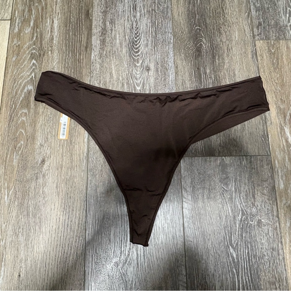 Skims Kim Kardashian Women’s Skims Body Thong 4X New with Tags